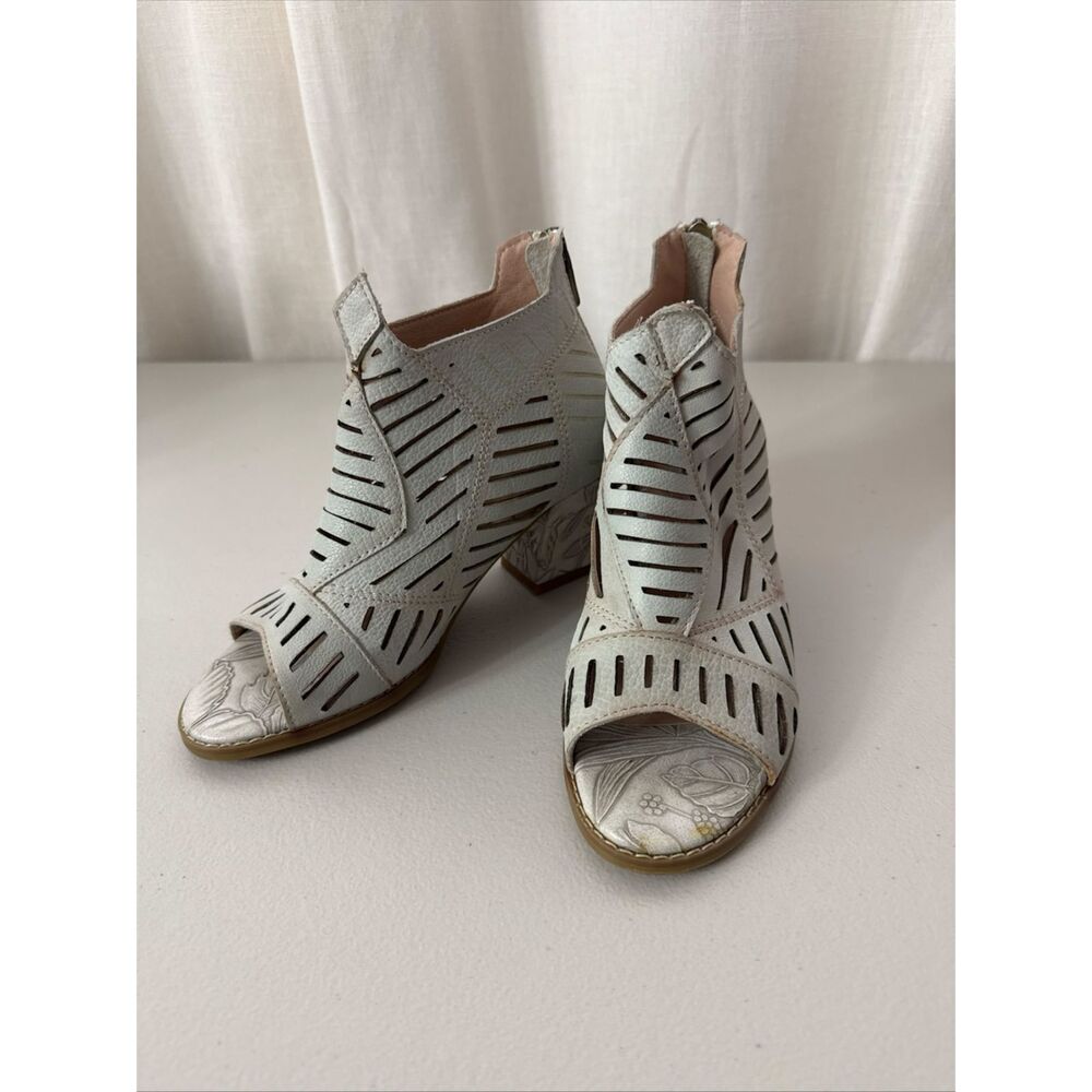 L'Artiste Springstep Angular Peep Toe Ankle Bootie Bone Size EU 37 US 6.5 - 7